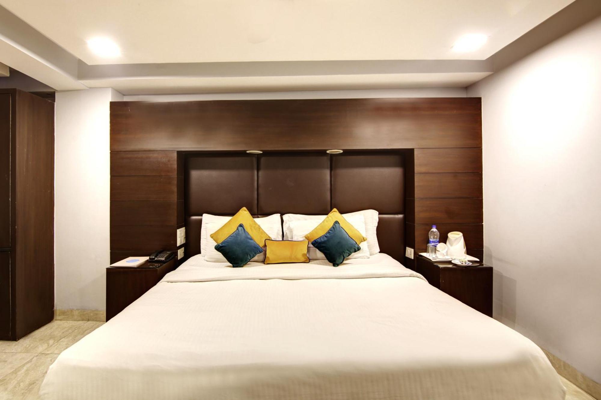 Hotel Bb Palace Delhi  Exteriör bild